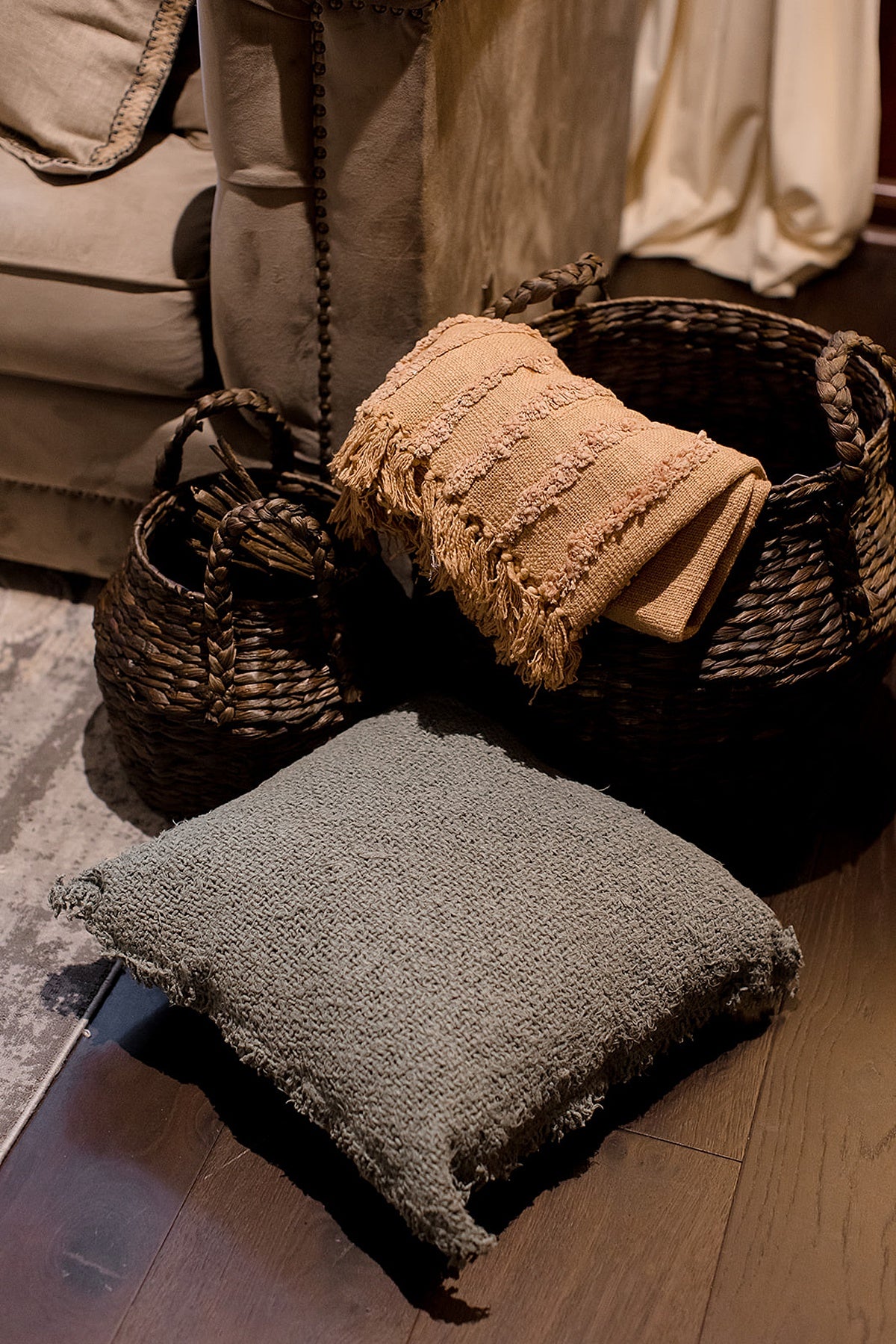 Luxurious Byblos throw blanket with embroidery in terracotta pink