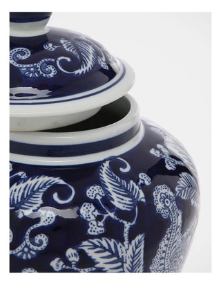 Heritage porcelain hand painted round ginger jar blue & white